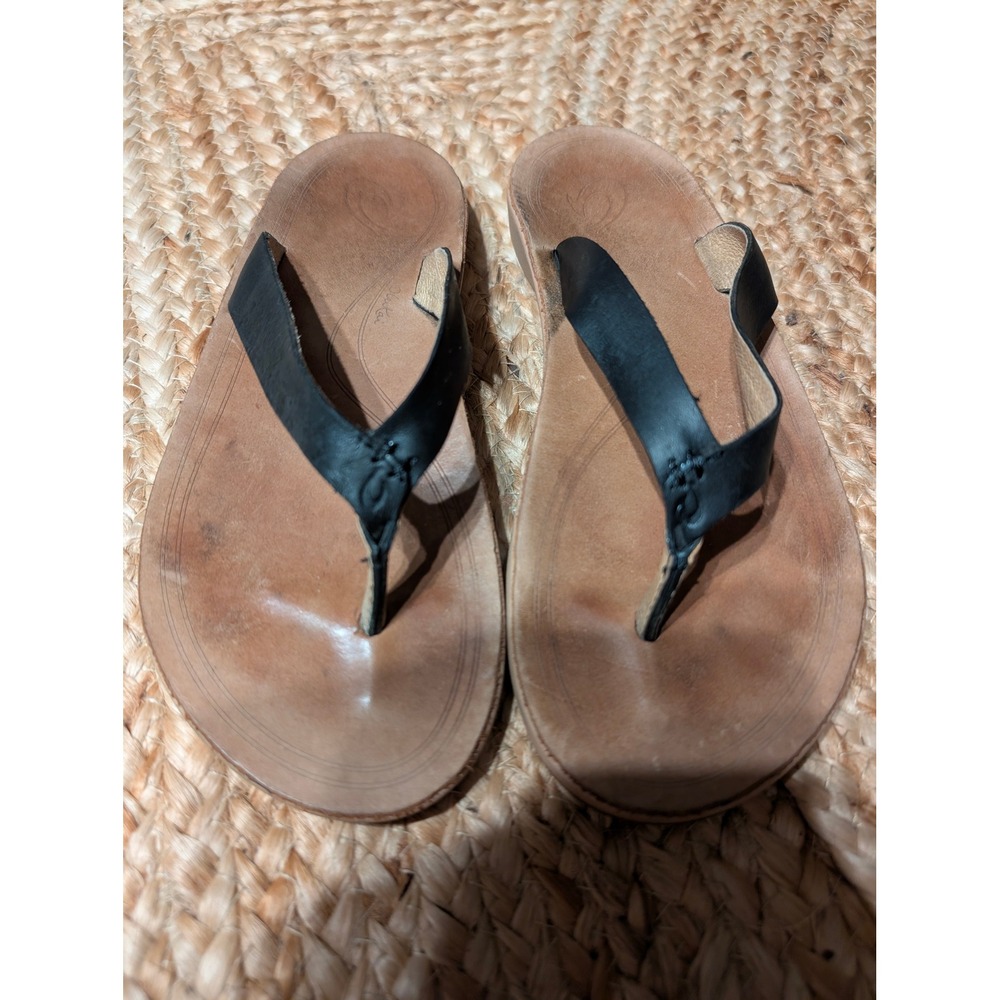 OluKai Black Leather Flip Flop Sandals Womens size 6
